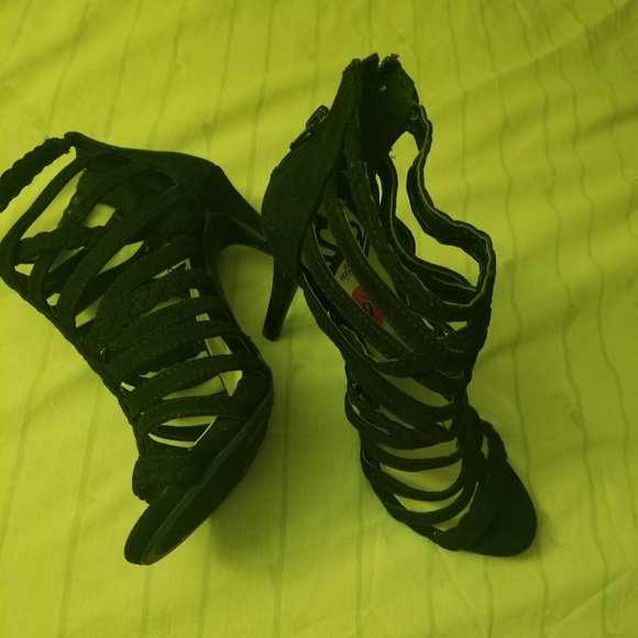 Shoe - Picture 2 of 2